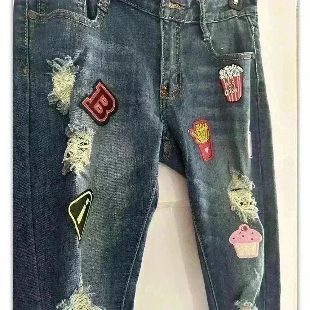 Machine Nouvelle Mode Jeans w/Patches fries, popcorn, letter B etc. Size 30. - Picture 3 of 6